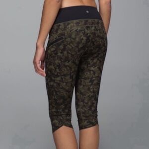 Lululemon Run: Top Speed Crop *Full-On Luxtreme in green